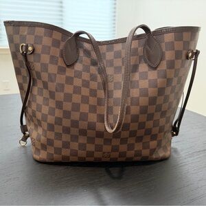 Louis Vuitton Neverfull MM tote bag in the Damier Ebene canvas
